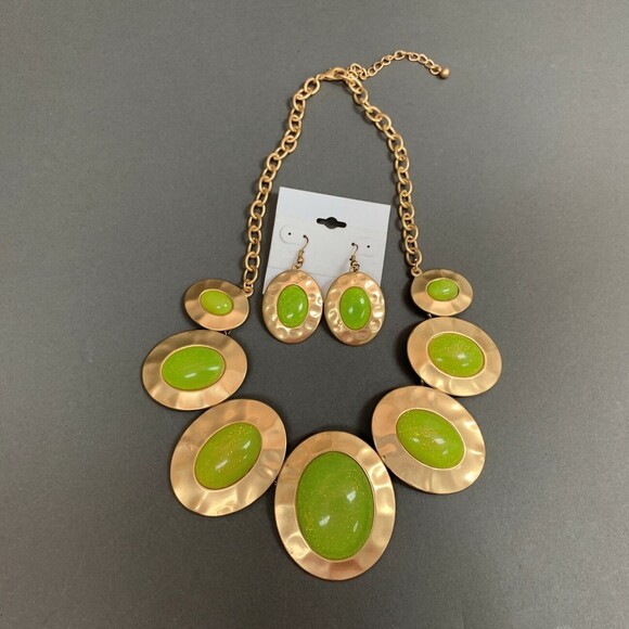 Women's Statement Necklace Dangling Earrings Oval Green Gold-tone Set NWOT - Picture 1 of 7